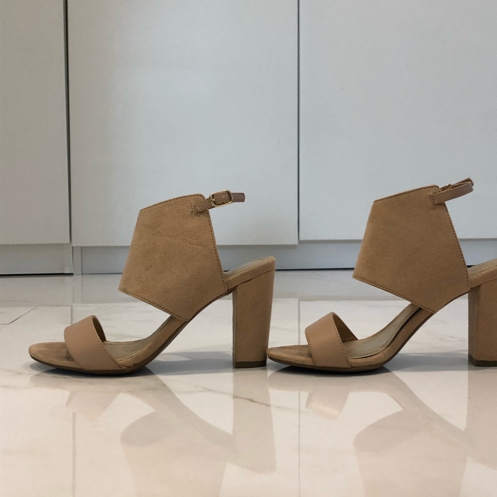 Heels - Picture 4 of 5